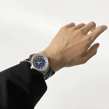 Оригинальные японские и корейские часы в стиле Oakley с редкими вставками и нишевым дизайном высокого класса как для мужчин, так и для женщин Изображение 2