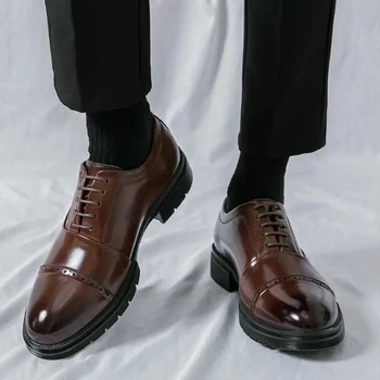 Обувь в стиле Дерби; Мужские однотонные модельные туфли в деловом стиле с искусственным камнем на низком каблуке со шнуровкой; Удобная модная классическая обувь без почтовых отправлений; Размеры 38-46 Изображение 2